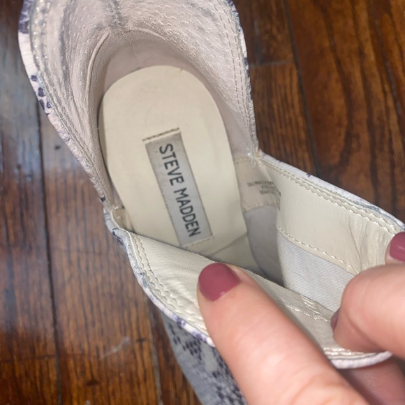 Steve Madden Snakeskin booties - Picture 4 of 4